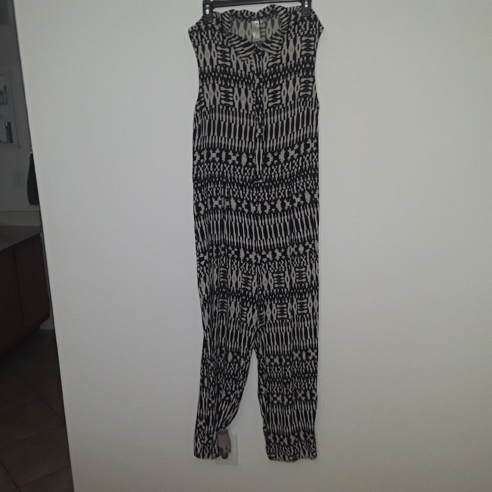 Emma & Michelle ladies size 12 black/cream collared,sleeveless, pant romper